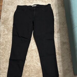 Levi's Women's Classic Black Straight Leg Jeans length 31 inches